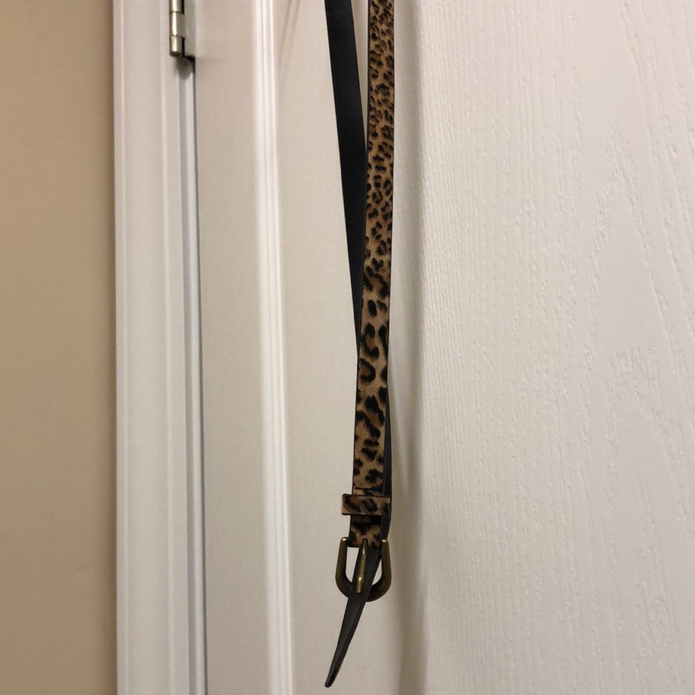 Thin faux leopard print belt